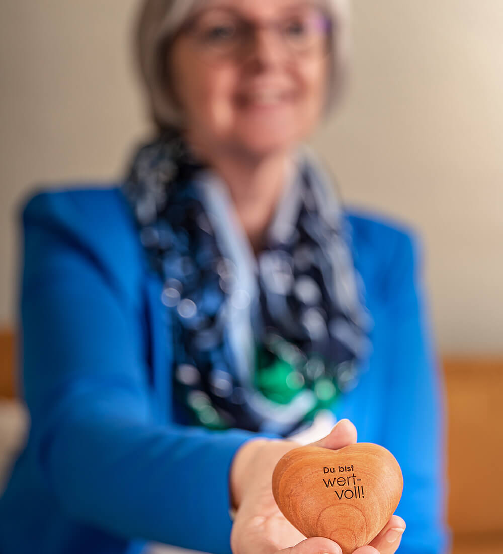 Einfühlsames Beratungsgespräch als Symbol für die Lebensberatung bei einzigartICH